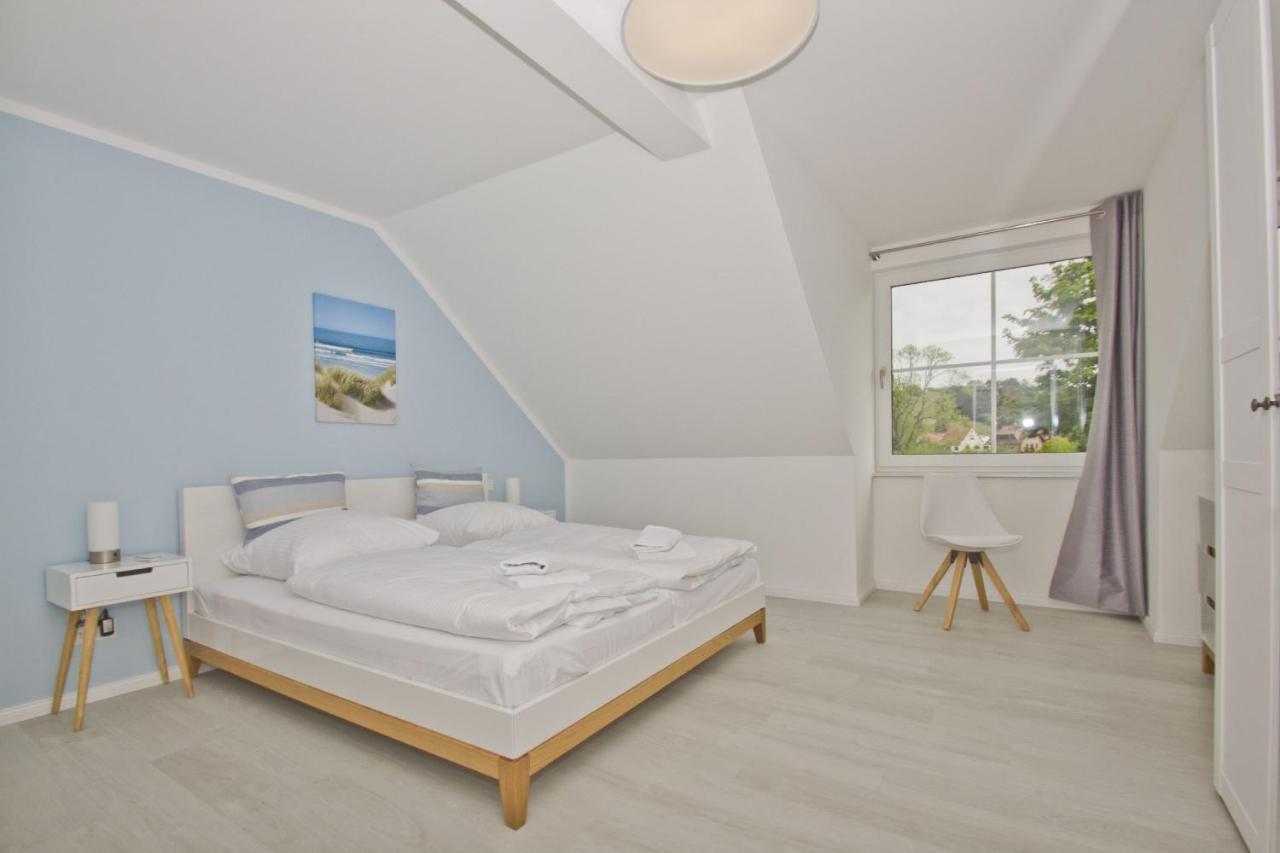 Moderne Ferienwohnung Mit Gartennutzung - Haus Inselwind Fewo Meerbucht Groß Zicker Bagian luar foto